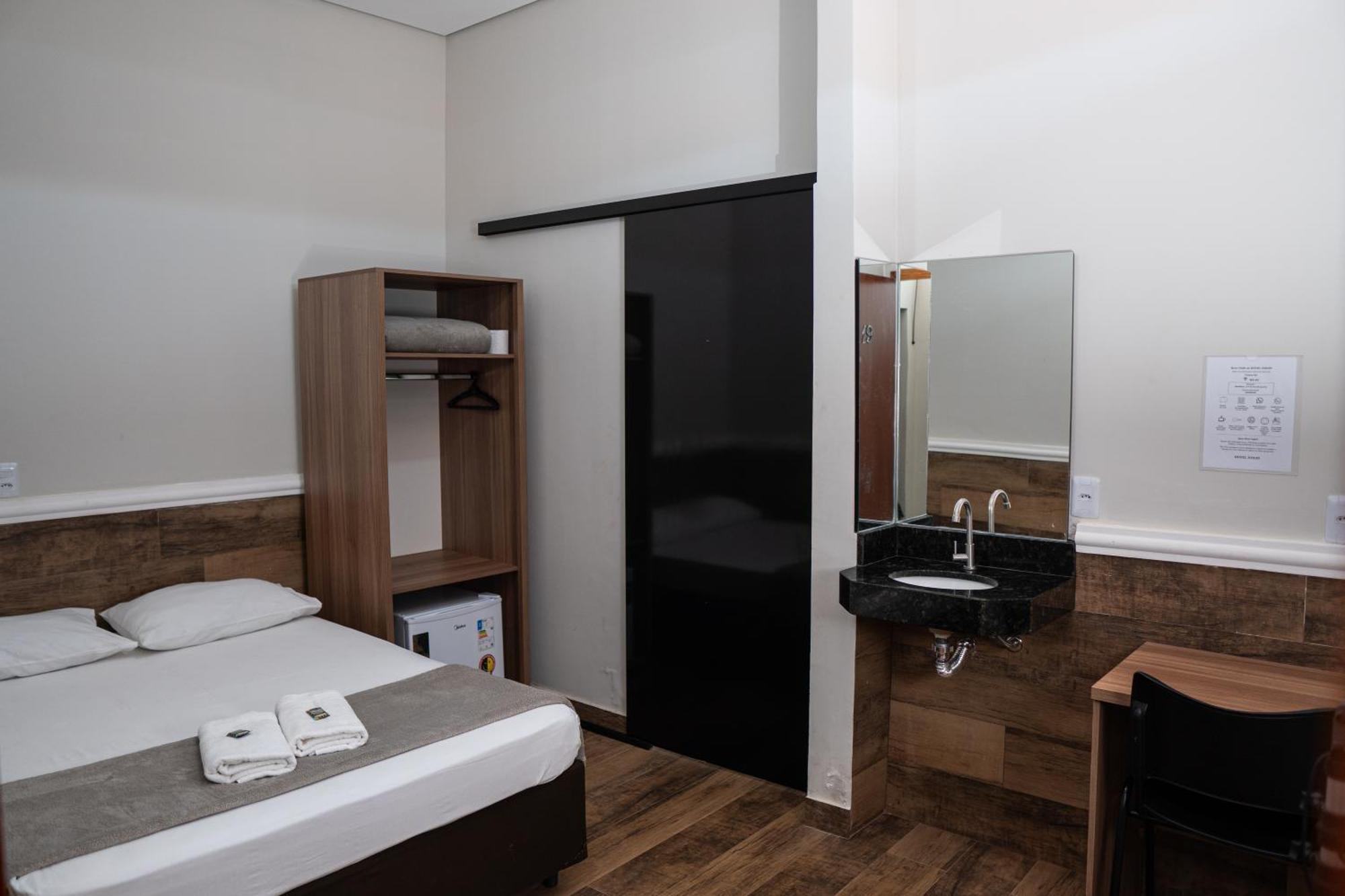 Hotel Nixon Proximo, Rodoviaria, Prefeitura E A Matriz Central Itaí Exteriör bild