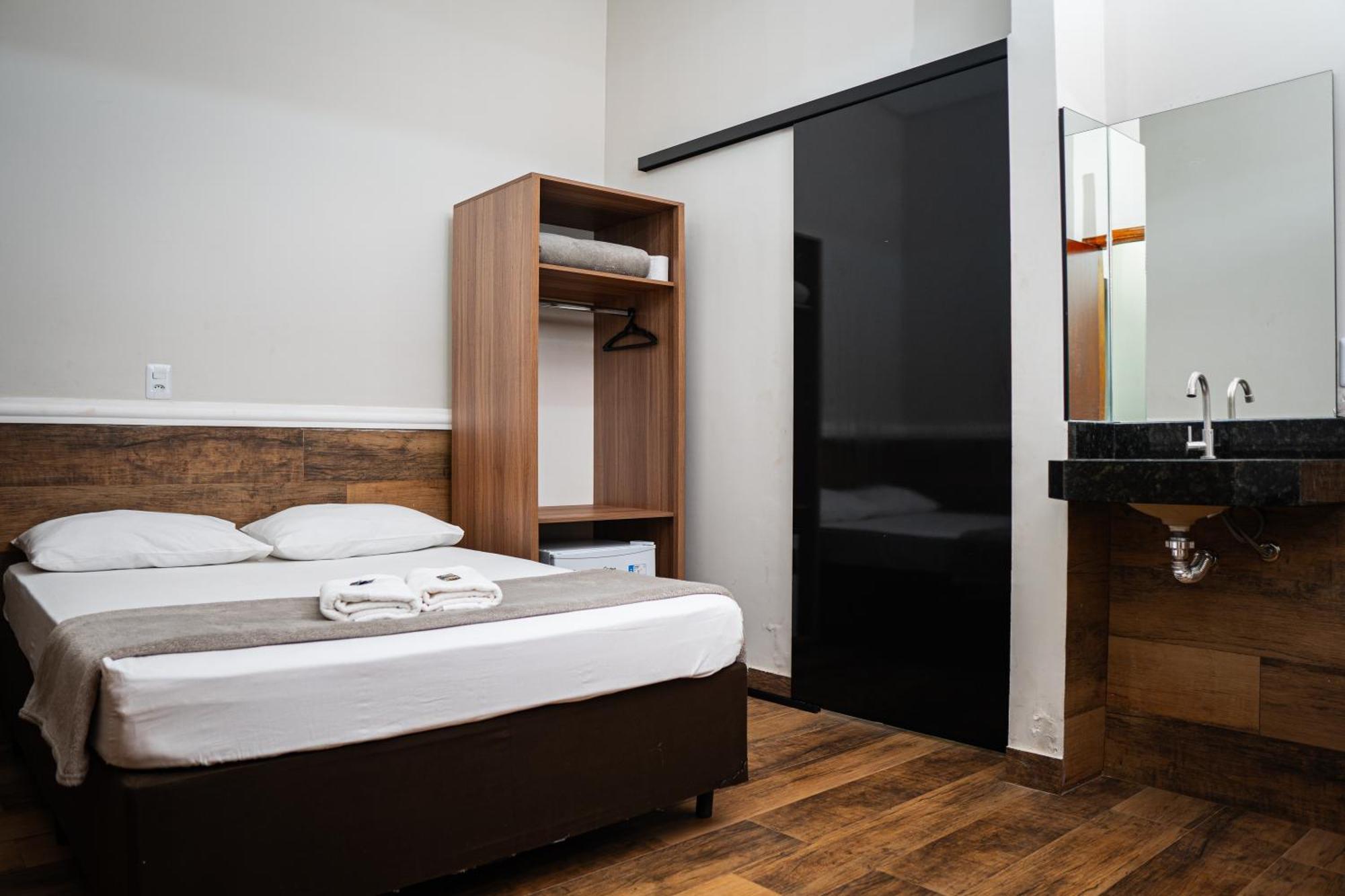 Hotel Nixon Proximo, Rodoviaria, Prefeitura E A Matriz Central Itaí Exteriör bild
