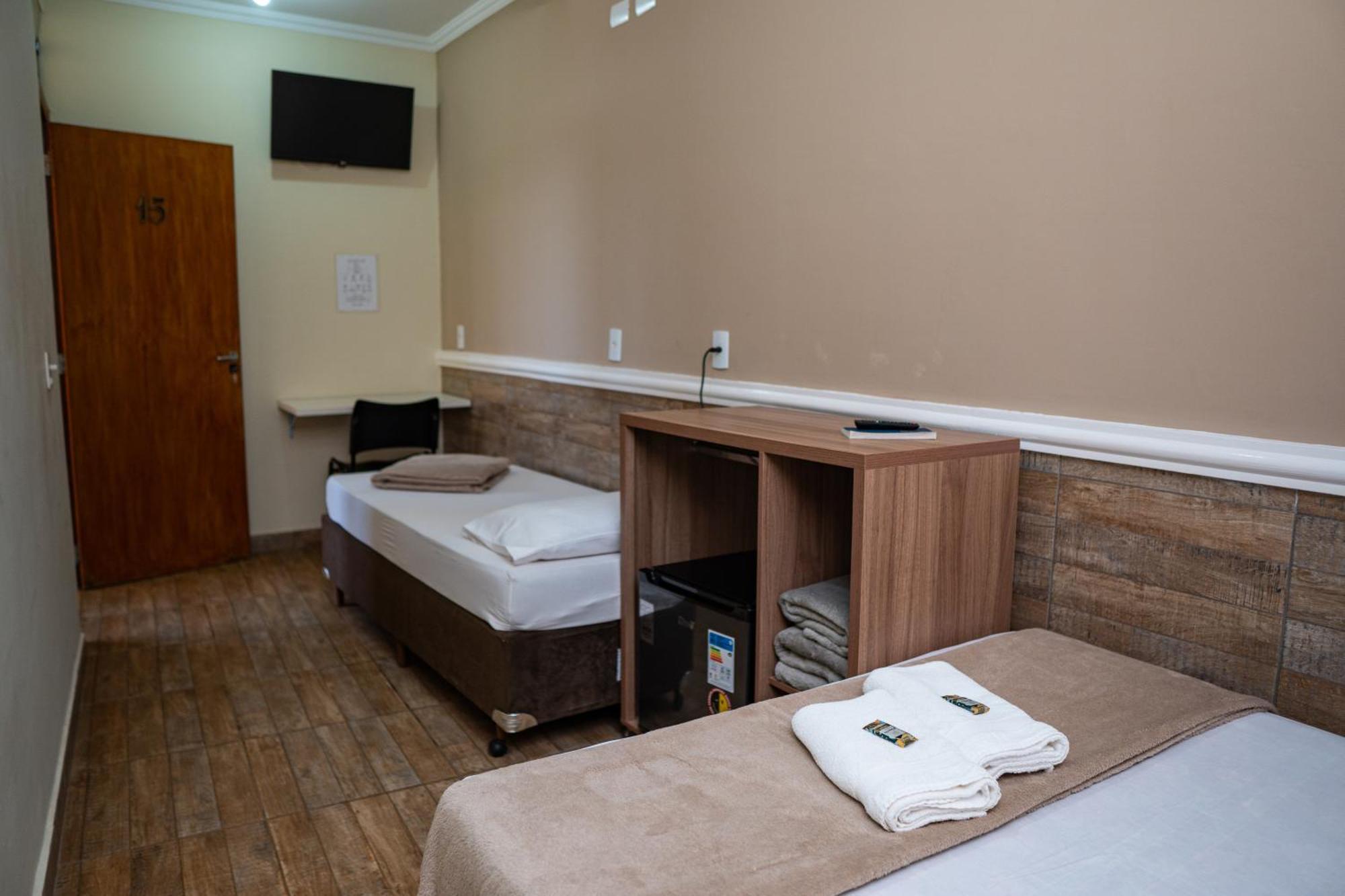 Hotel Nixon Proximo, Rodoviaria, Prefeitura E A Matriz Central Itaí Exteriör bild