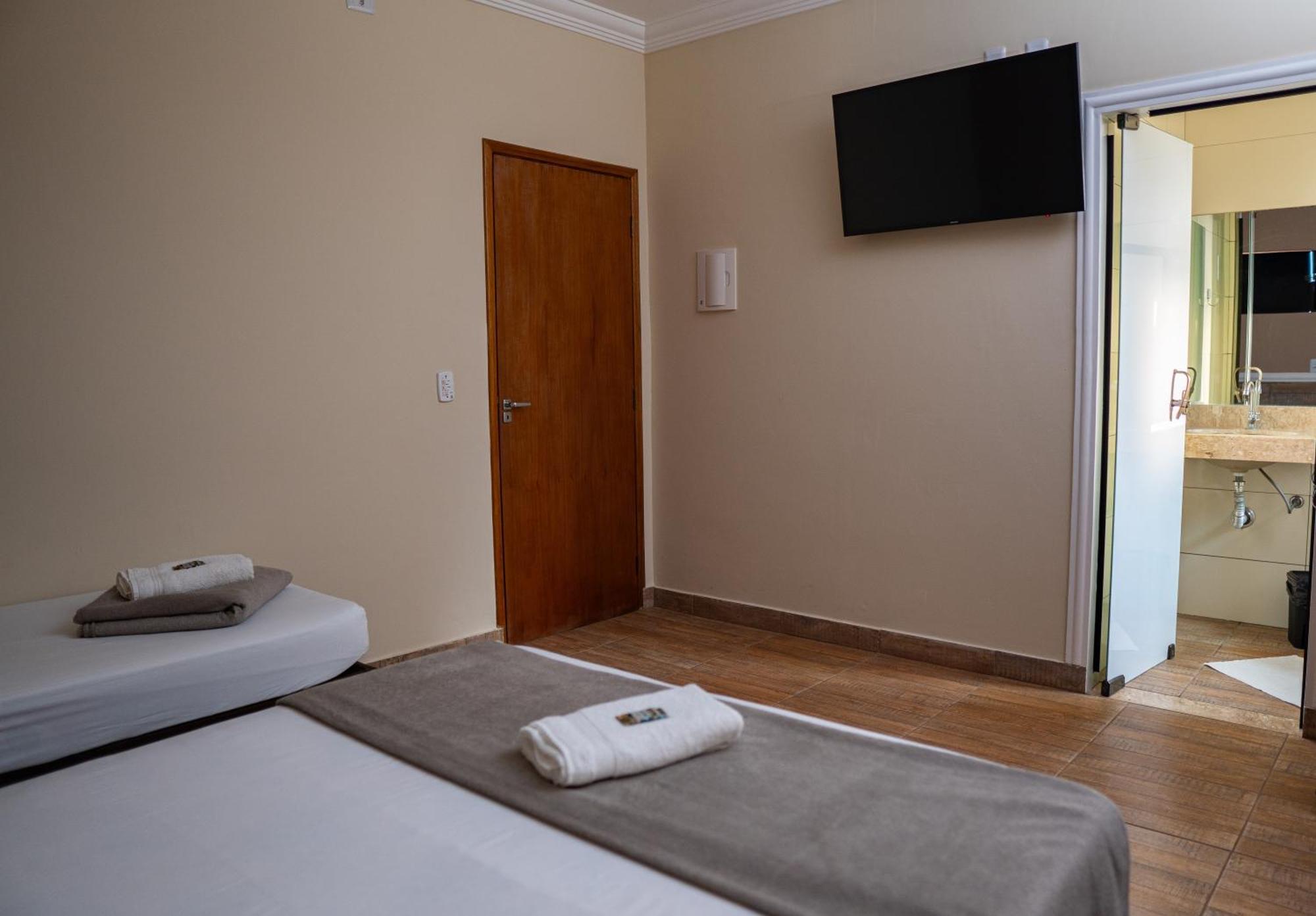 Hotel Nixon Proximo, Rodoviaria, Prefeitura E A Matriz Central Itaí Exteriör bild