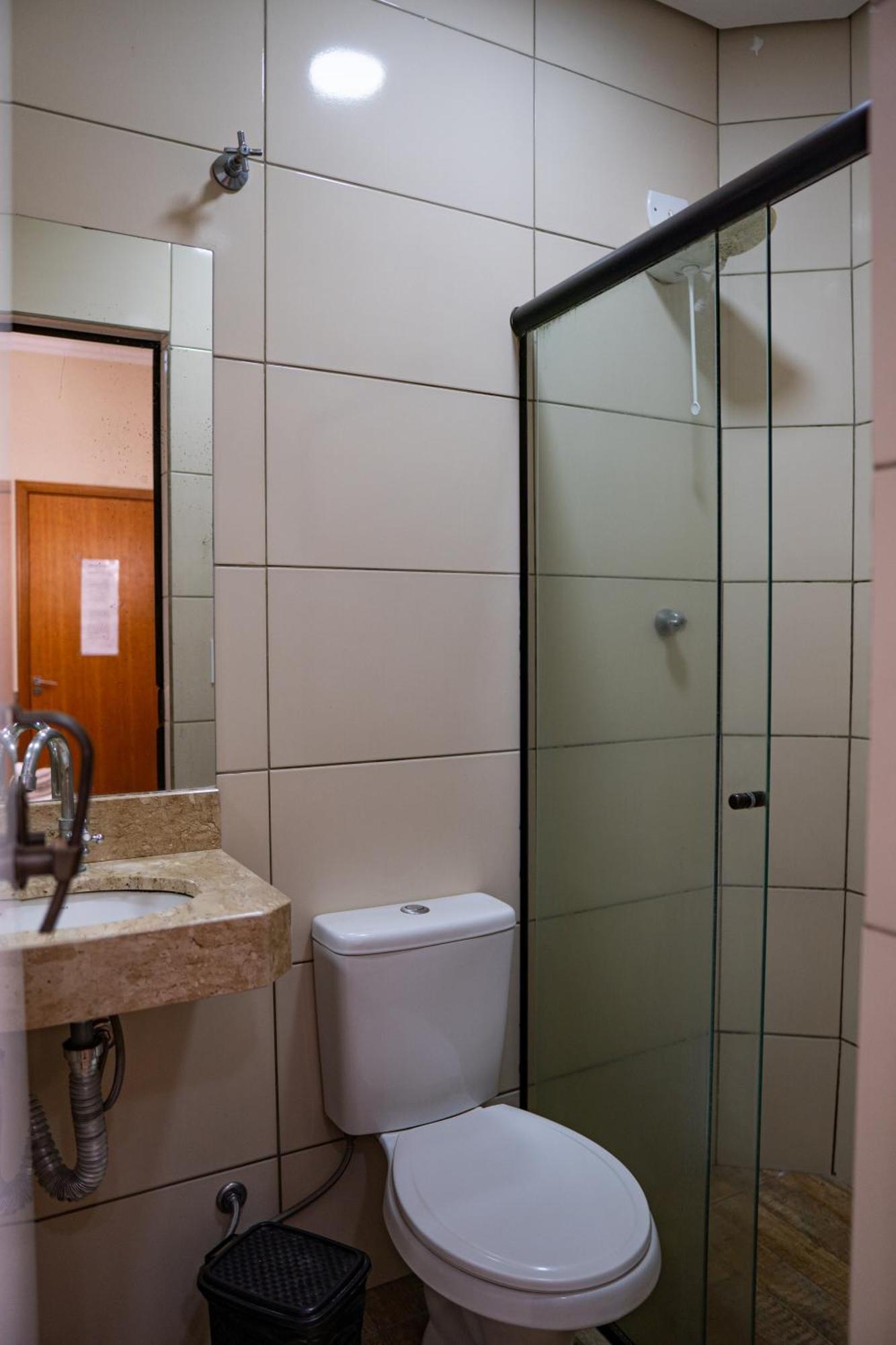 Hotel Nixon Proximo, Rodoviaria, Prefeitura E A Matriz Central Itaí Exteriör bild