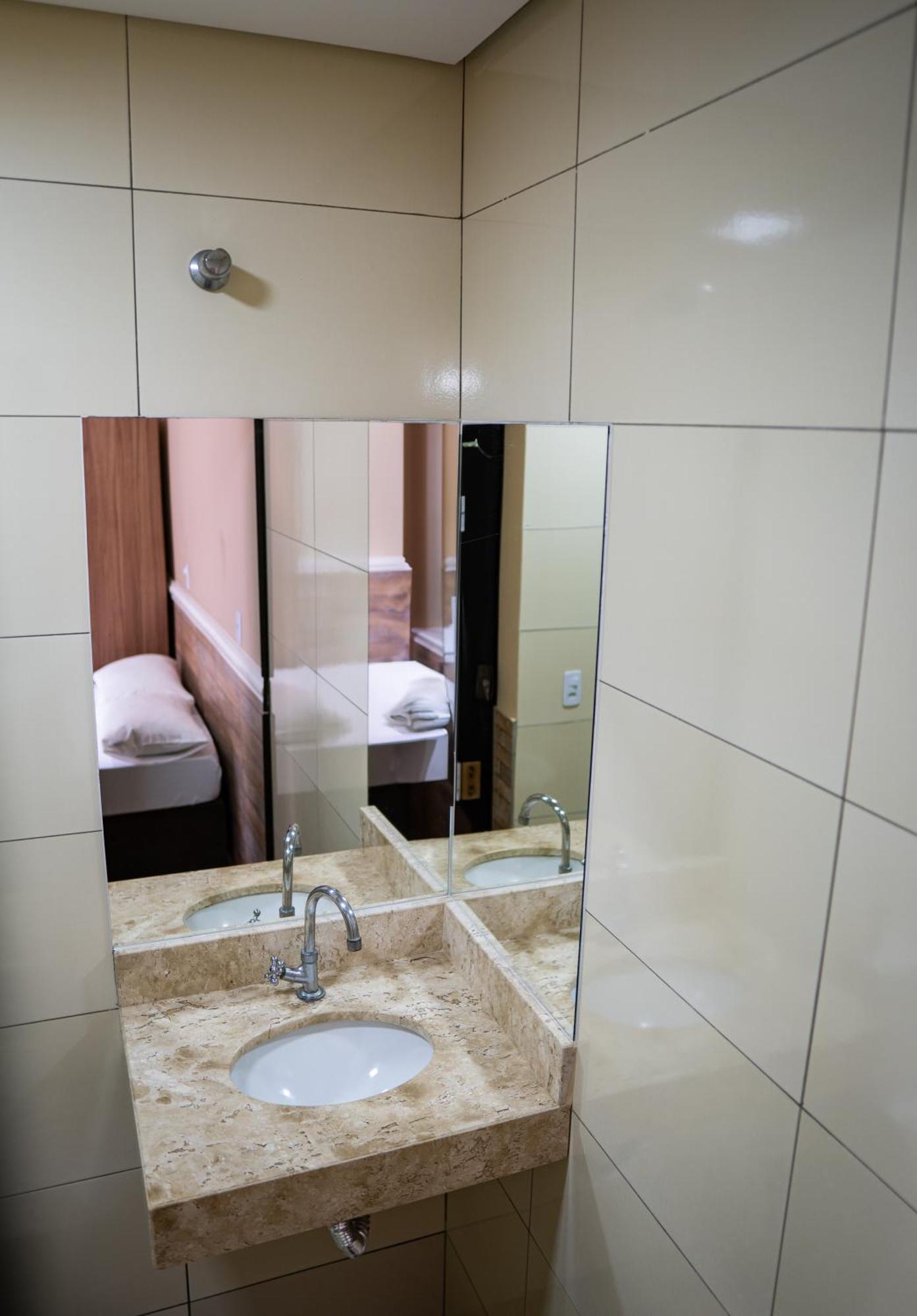 Hotel Nixon Proximo, Rodoviaria, Prefeitura E A Matriz Central Itaí Exteriör bild