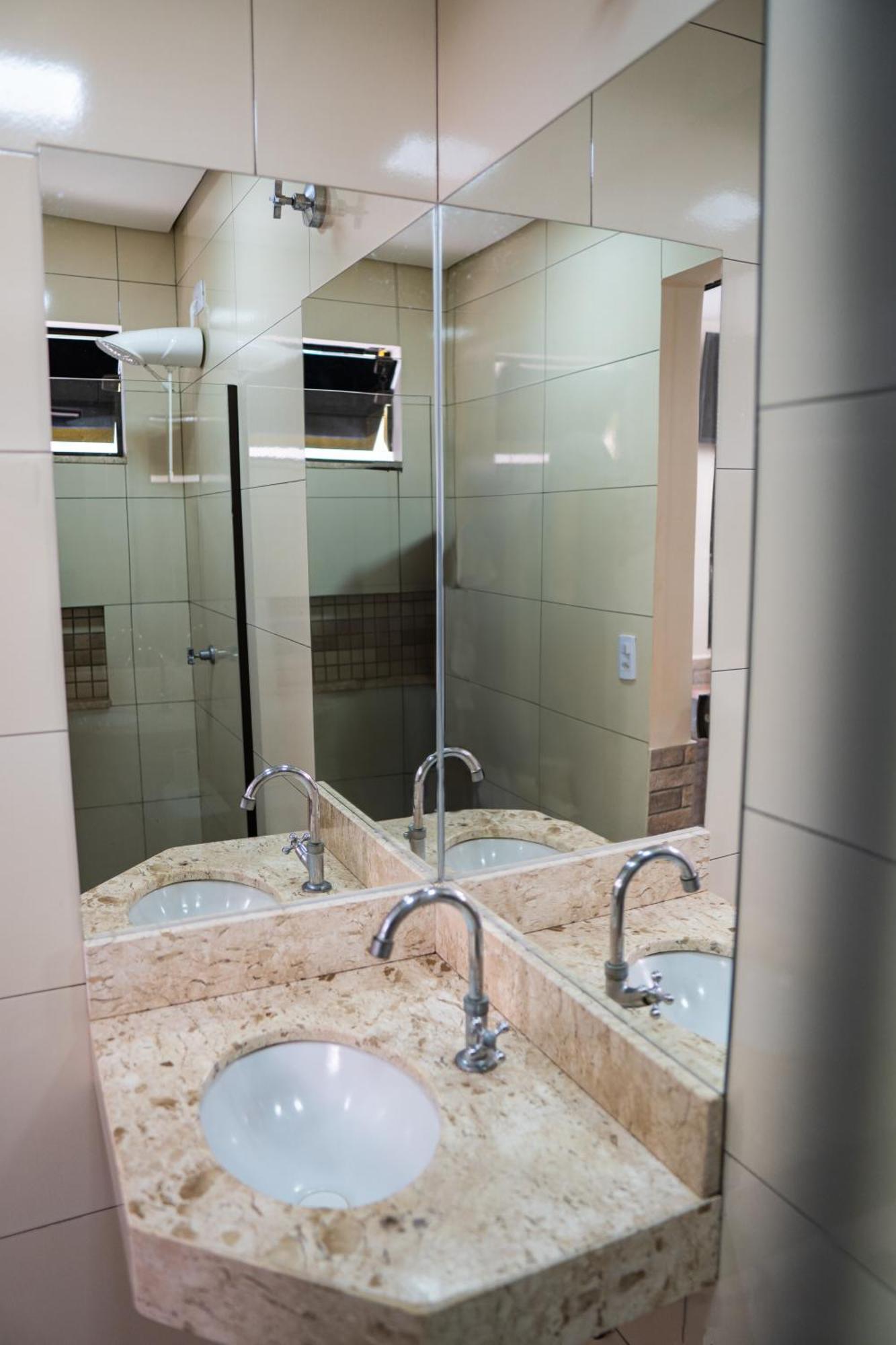 Hotel Nixon Proximo, Rodoviaria, Prefeitura E A Matriz Central Itaí Exteriör bild